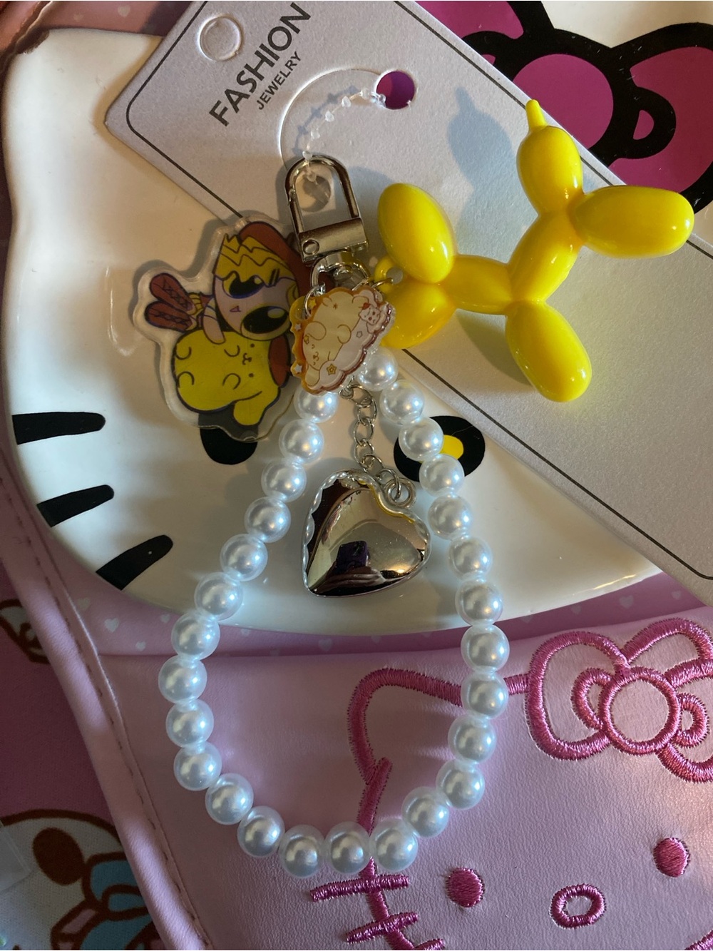 NWT Cute Character Yellow Balloon Dog Pearl Heart Keychain 💛🖤
